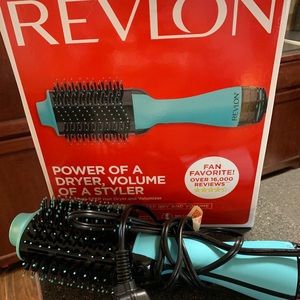 Round brush blow dryer